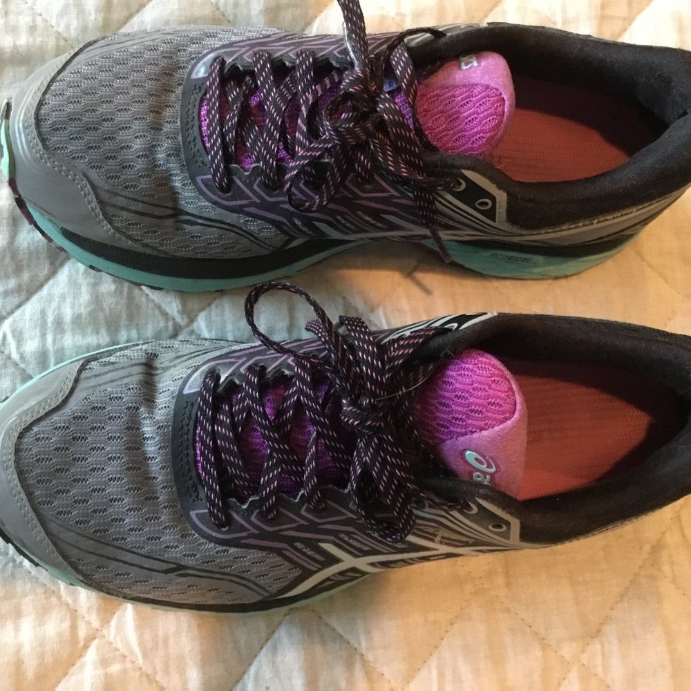AAsics GT2000 Fluidride Size 8